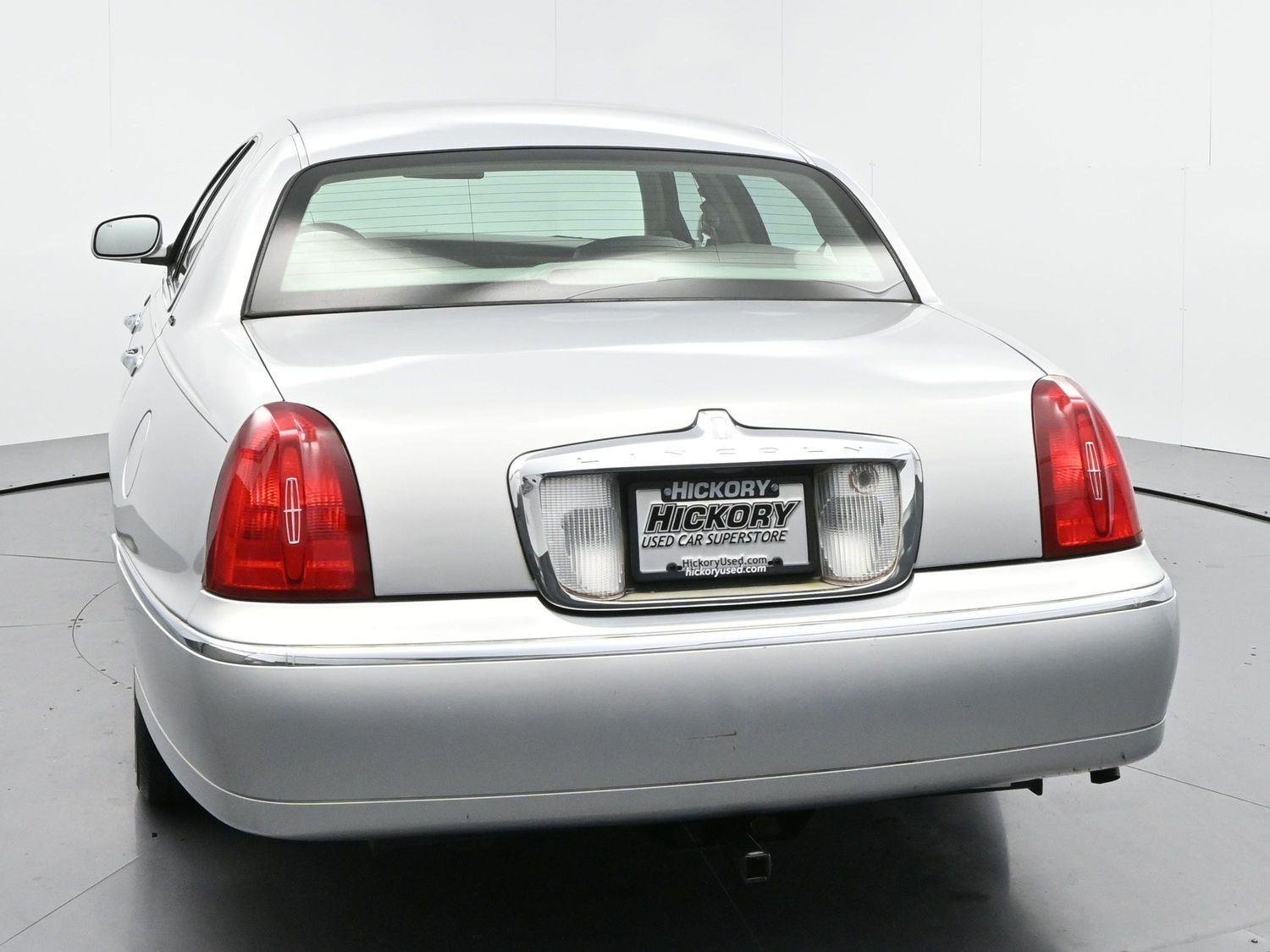 Used 2000  Lincoln Executive image 6