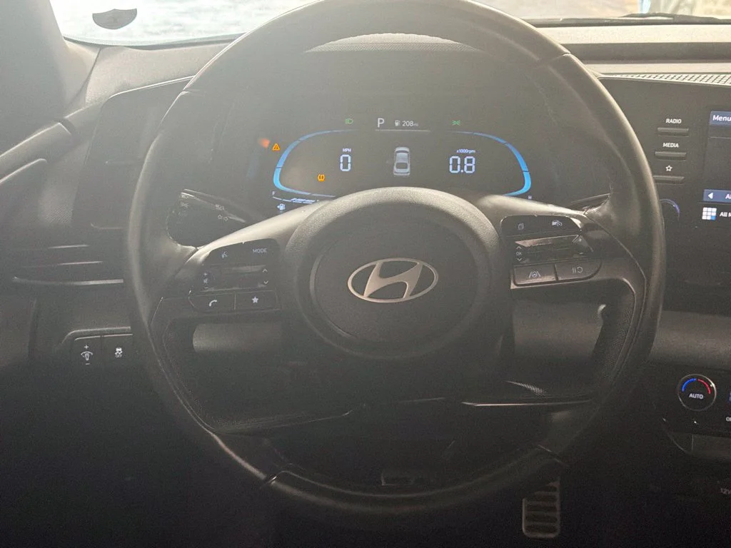 Used 2025 Amazon Gray Hyundai SEL Sport image 16