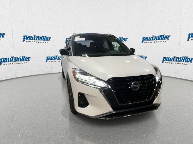 Certified Used 2021 Aspen White / Super Black Nissan SR image 3