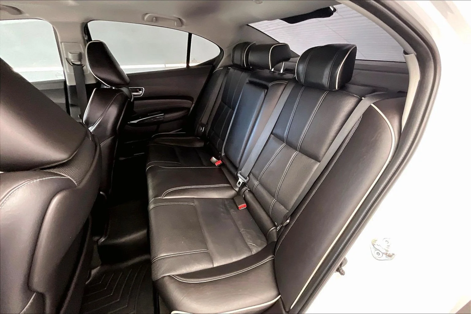 Used 2018 Bellanova White Pearl Acura 3.5L V6 image 19
