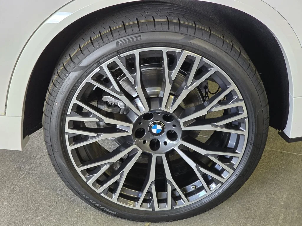 Used 2026 White BMW sDrive40i image 5