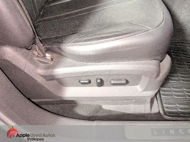Used 2011  Lincoln Base image 42
