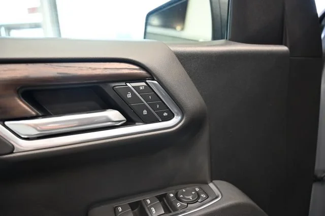 New 2026 Sterling Metallic GMC SLT image 30