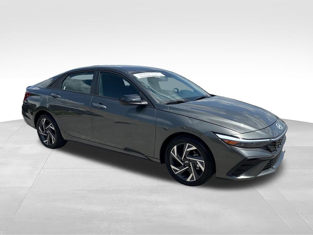Used 2025 Gray Hyundai SEL Sport image 7