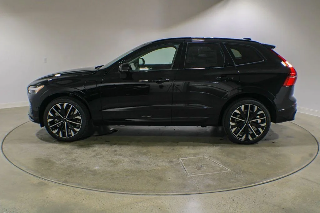 New 2026 Onyx Black Metallic Volvo T8 Ultra image 2