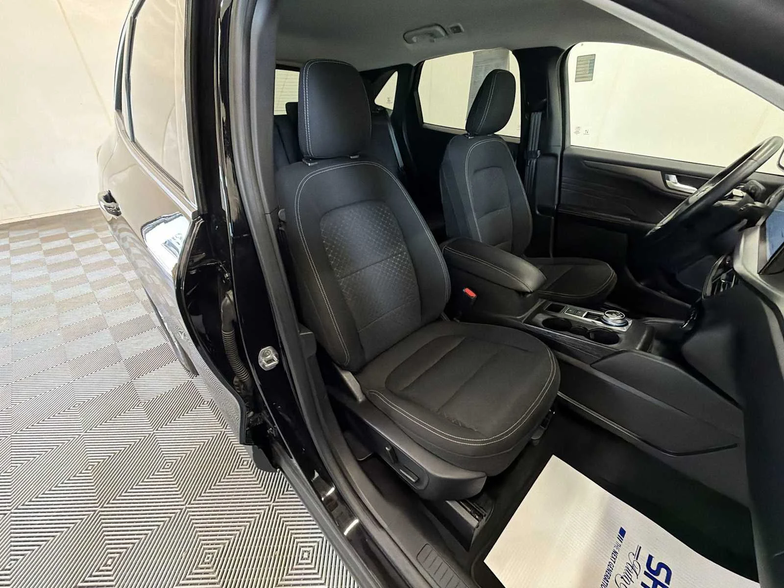 Used 2024 Agate Black Metallic Ford Active image 25