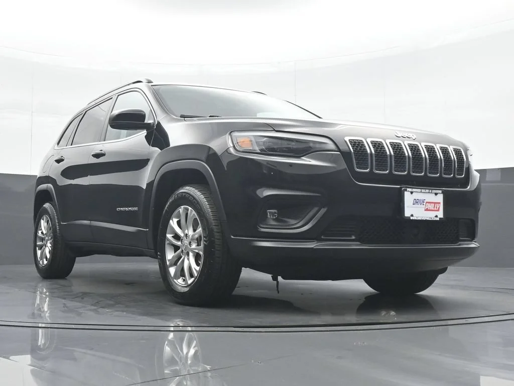 Used 2022 Black Jeep Latitude Lux image 33