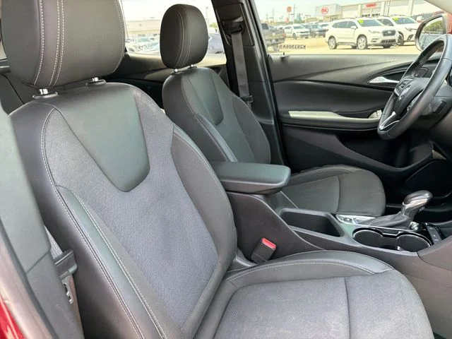 Used 2023  Buick Preferred image 25