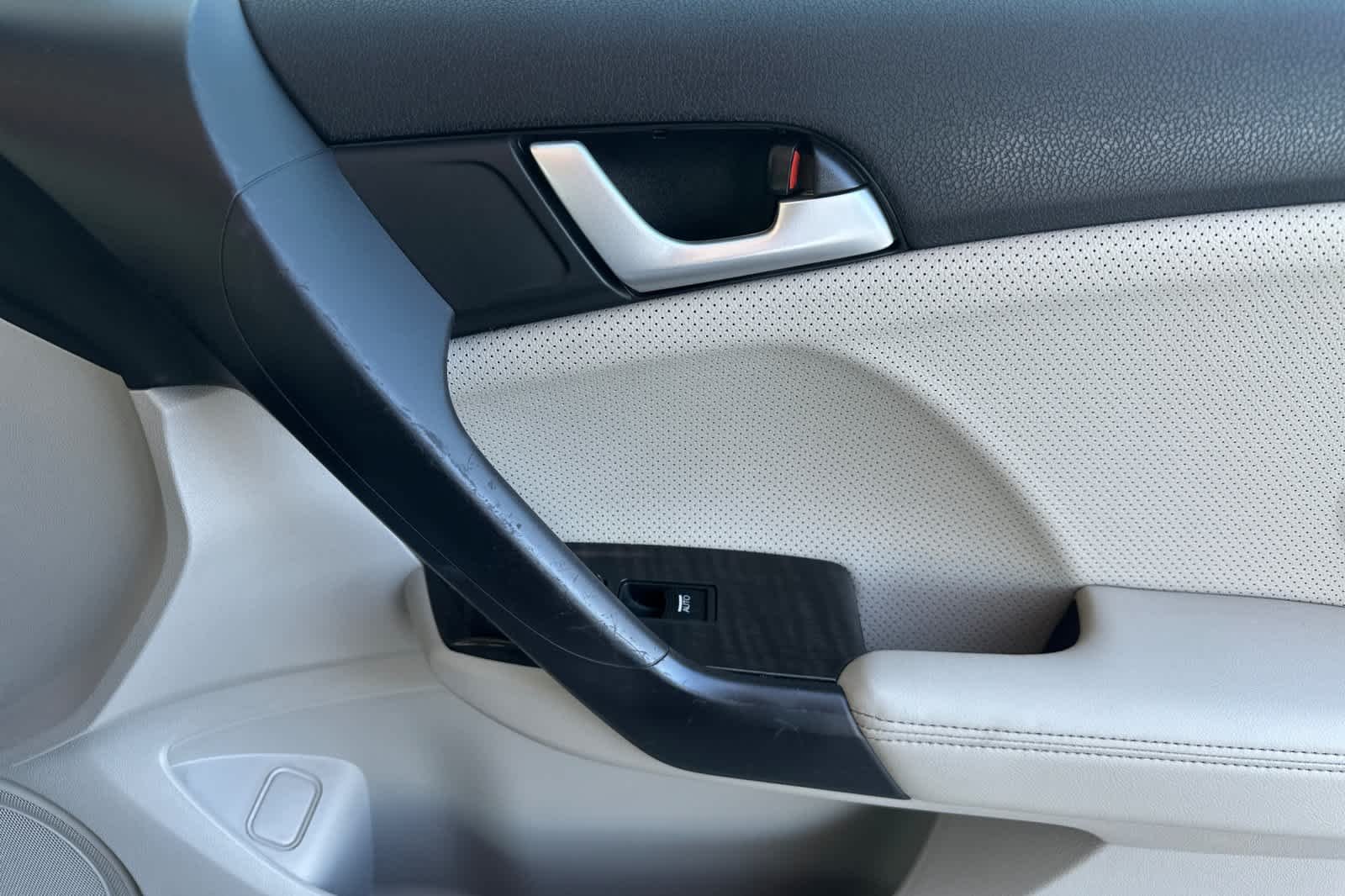 Used 2012  Acura  image 18