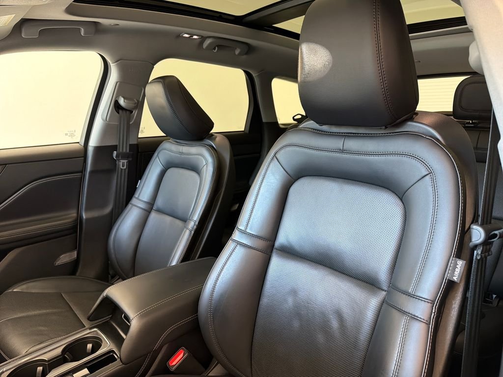 Used 2022 White Lincoln Standard image 14
