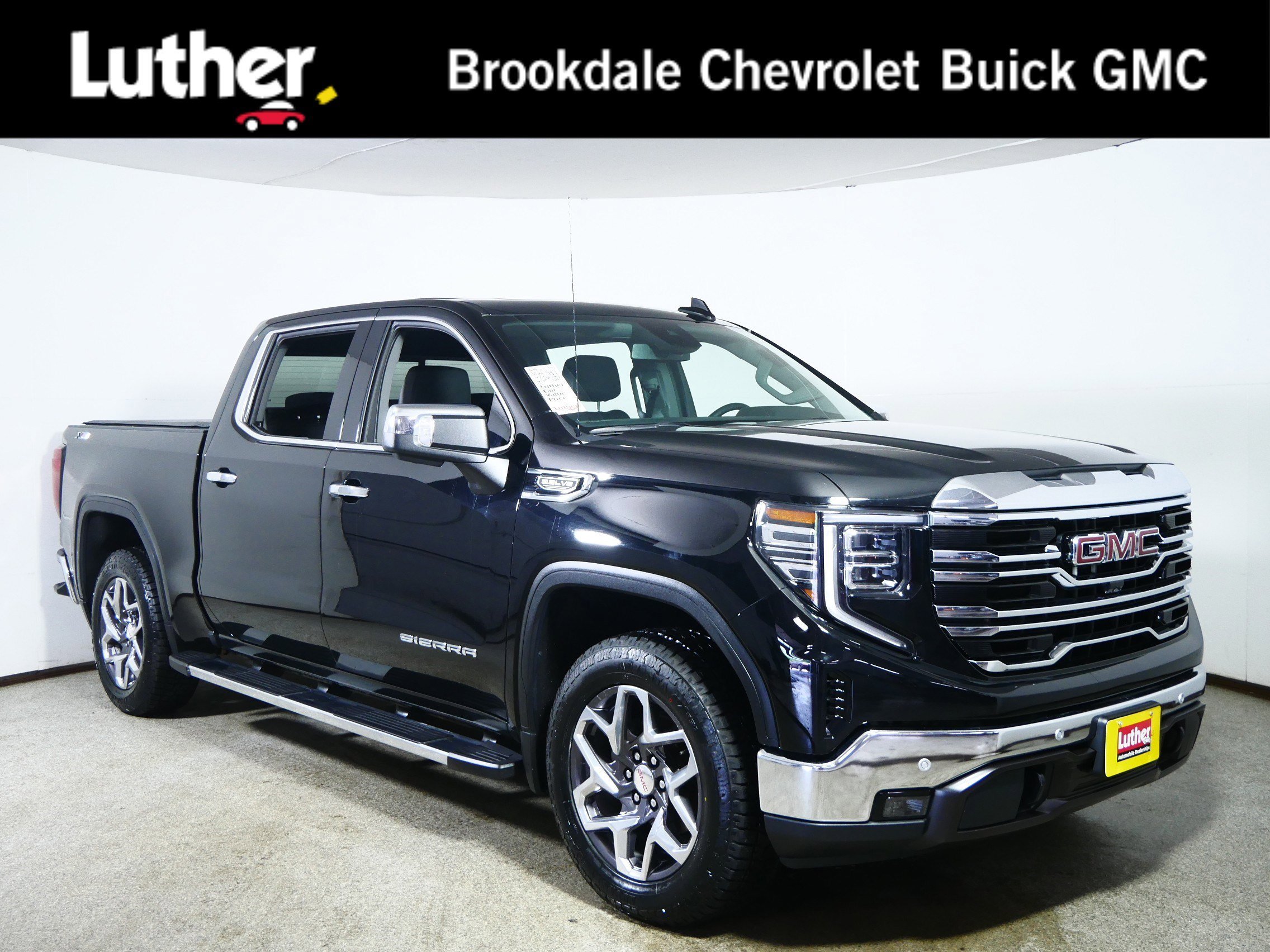 2024 GMC Sierra 4WD Crew Cab Short Box SLT's photo
