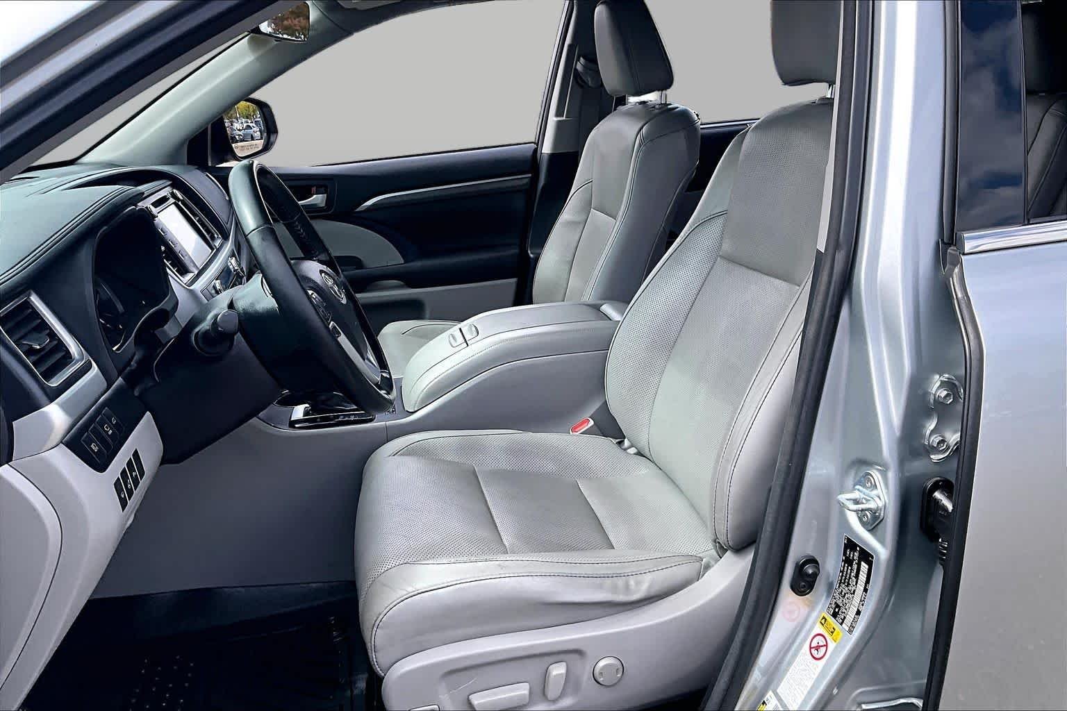Used 2017 Celestial Silver Metallic Toyota Hybrid Limited Platinum image 7