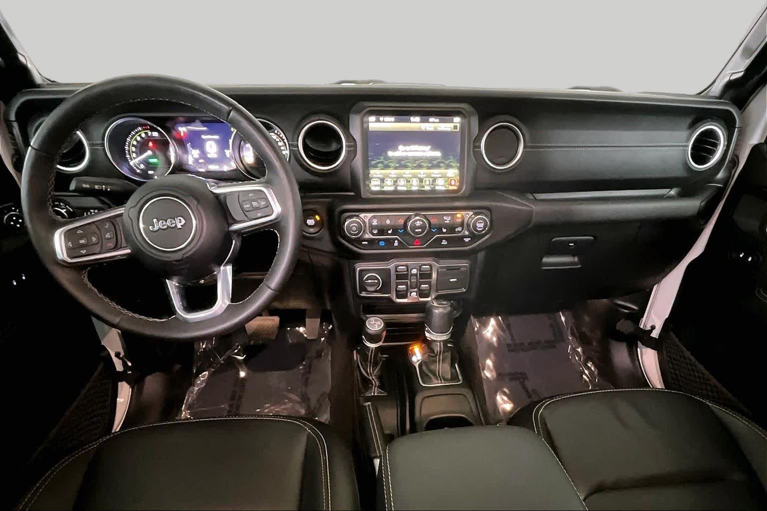 Used 2022 Bright White Clearcoat Jeep Unlimited Sahara image 15