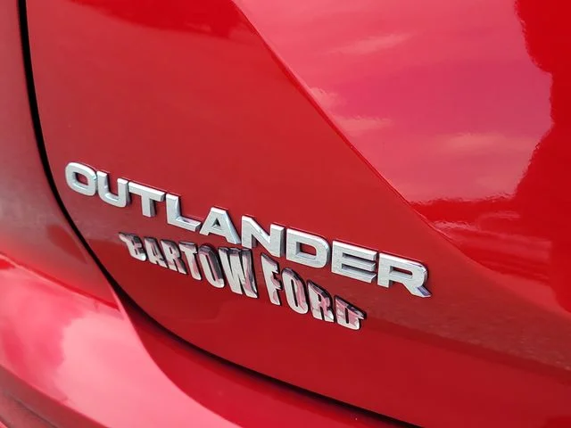 Used 2023 Red Mitsubishi SEL image 9