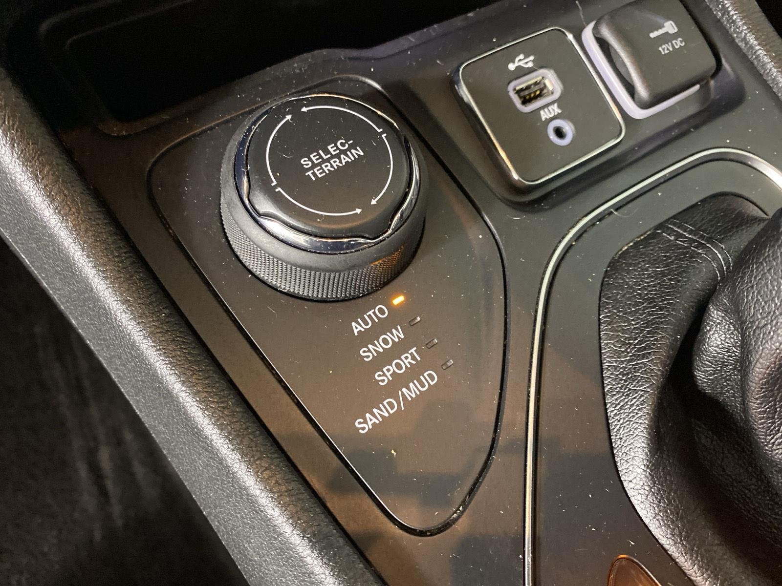 Used 2019 Velvet Red Pearlcoat Jeep Latitude Plus image 24