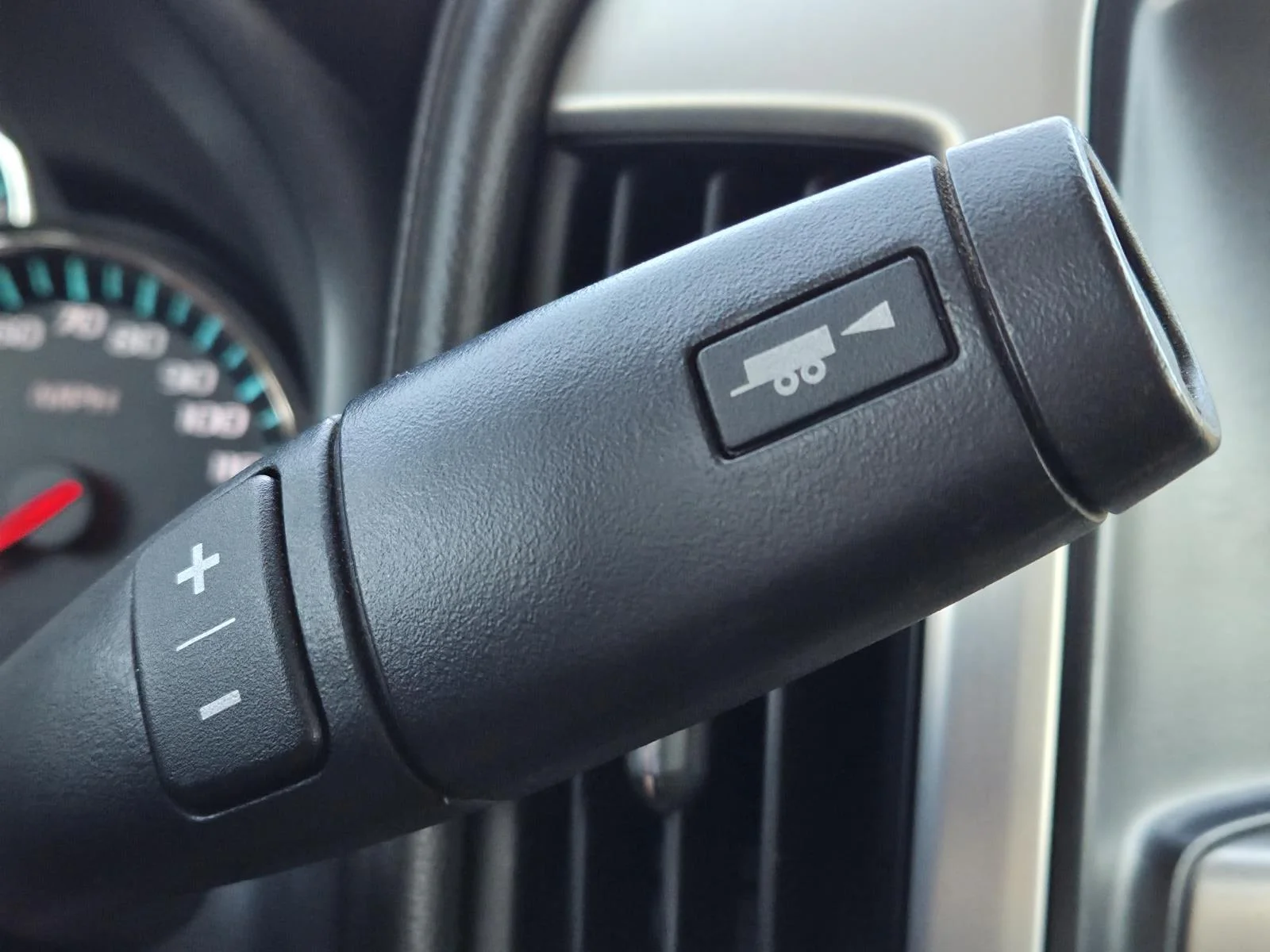 Used 2018 Quicksilver Metallic GMC 2WD Crew Cab 143.5 SLE image 17