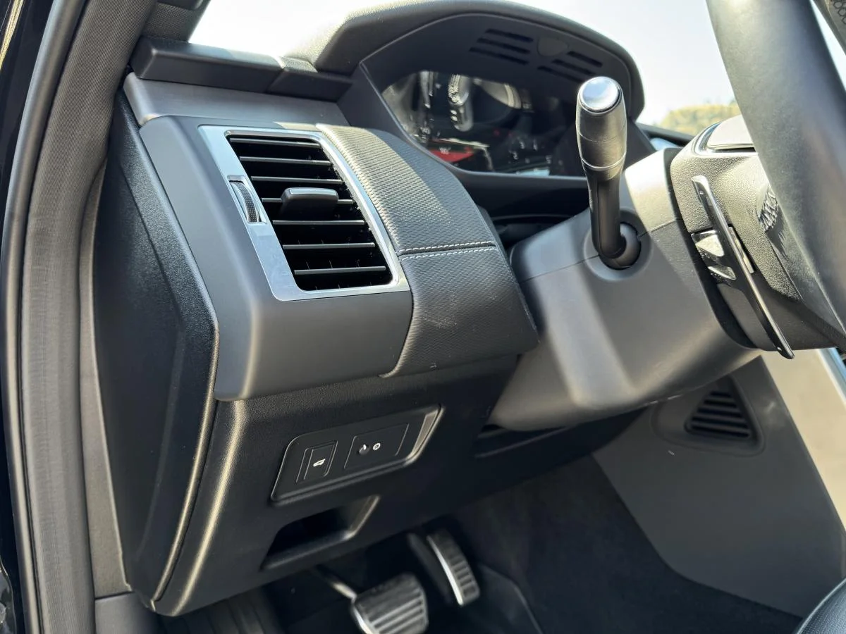 Used 2024 Black Land Rover Dynamic Se image 15
