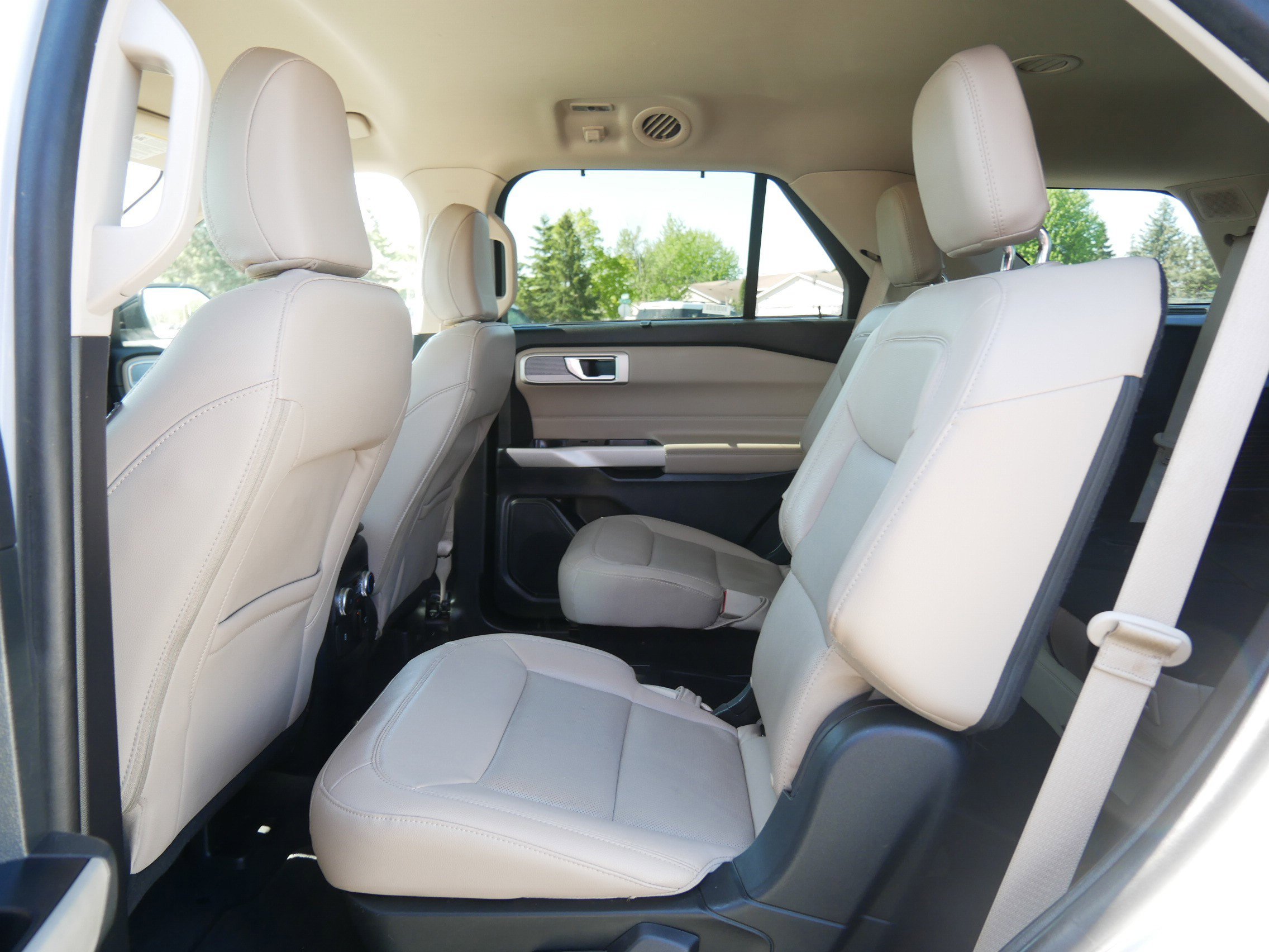 Used 2021 White Ford Limited image 11