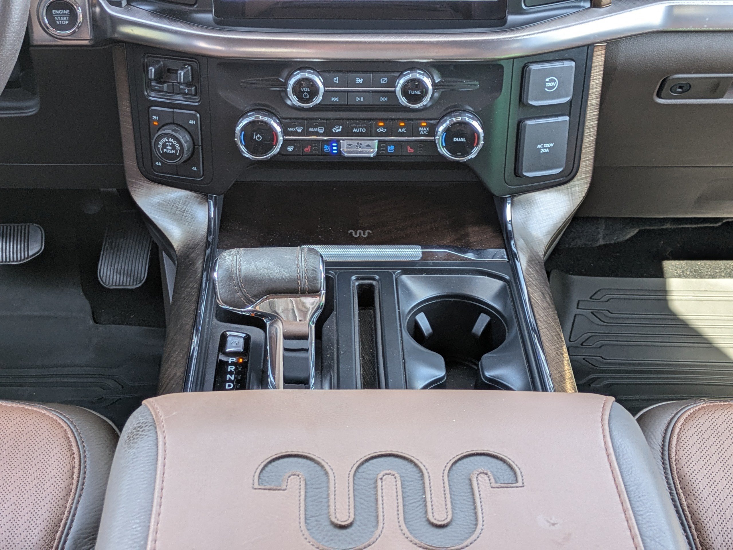 Used 2024  Ford King Ranch image 18