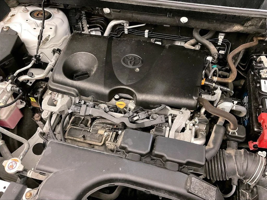 Used 2020 White Toyota XLE image 38