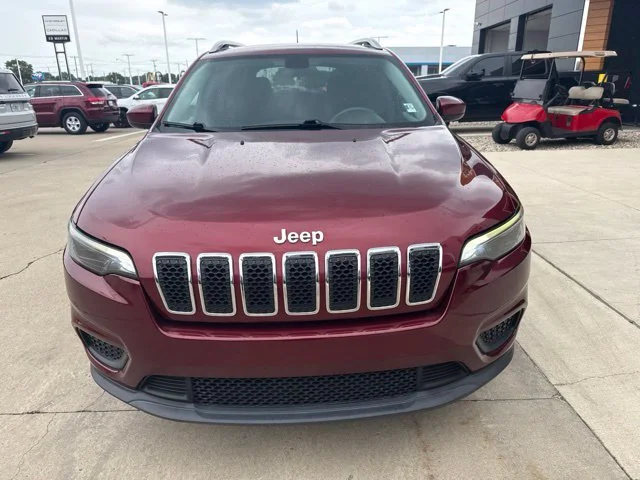 Used 2020 Red Jeep Latitude image 3