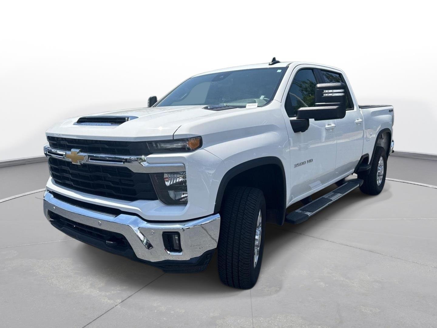 Used 2025 Summit White Chevrolet LT image 2