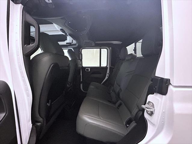 New 2026 Bright White Clear-Coat Exterior Paint Jeep Mojave X image 11