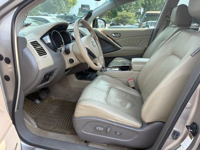 Used 2009 Beige Nissan LE image 11