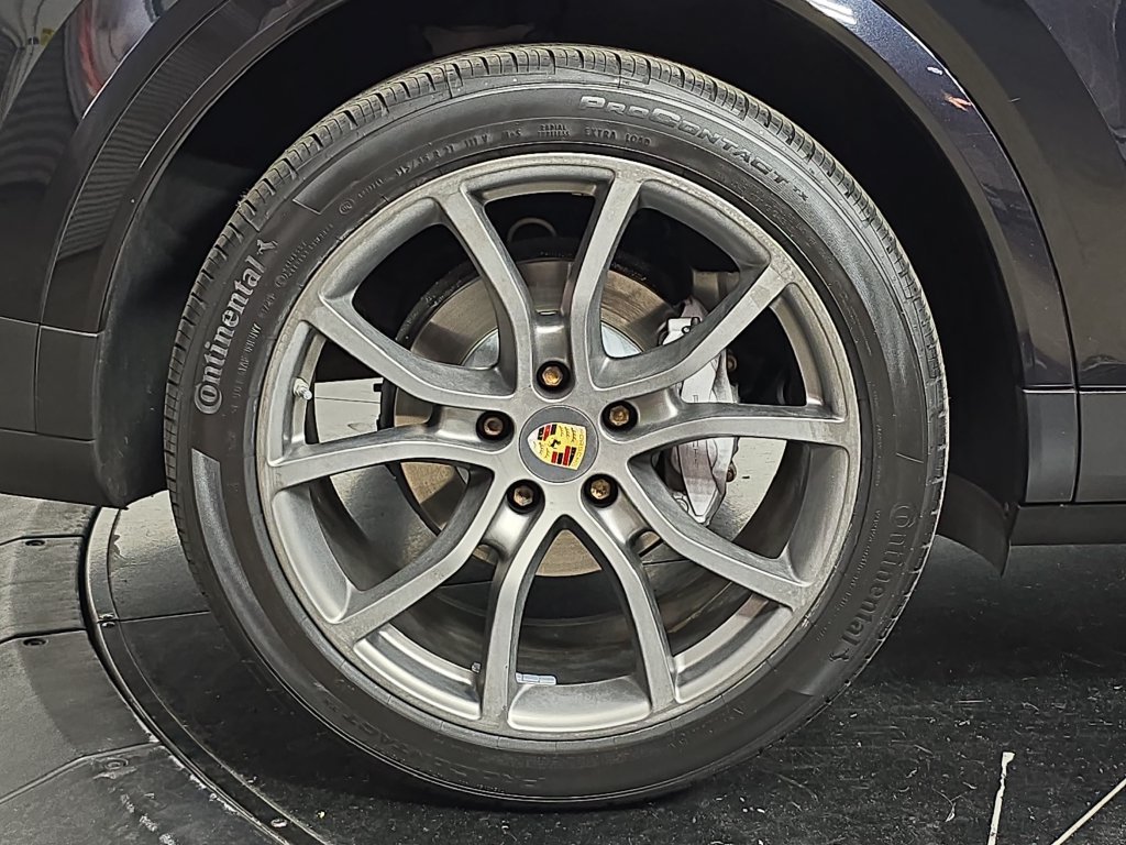 Used 2021  Porsche  image 29