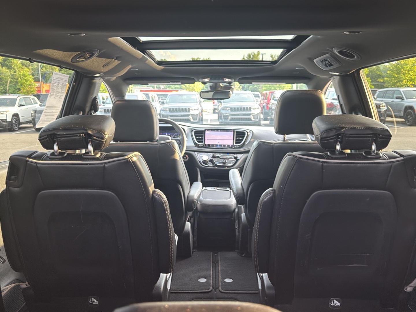 Used 2025 Ceramic Gray Clearcoat Chrysler Limited image 31