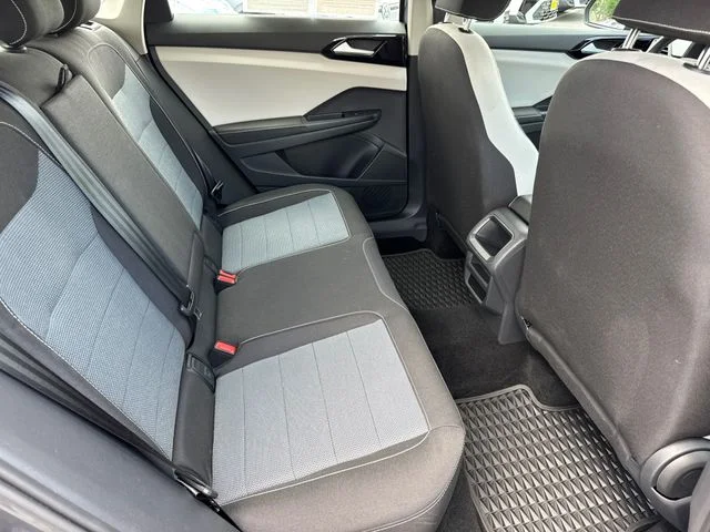 Certified Used 2025 Platinum Gray Metallic Volkswagen 1.5T S image 23