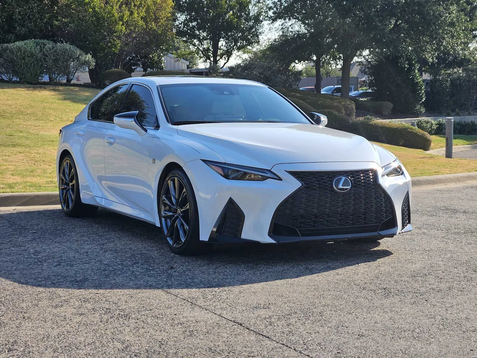 Used 2022 Ultra White Lexus F SPORT image 2