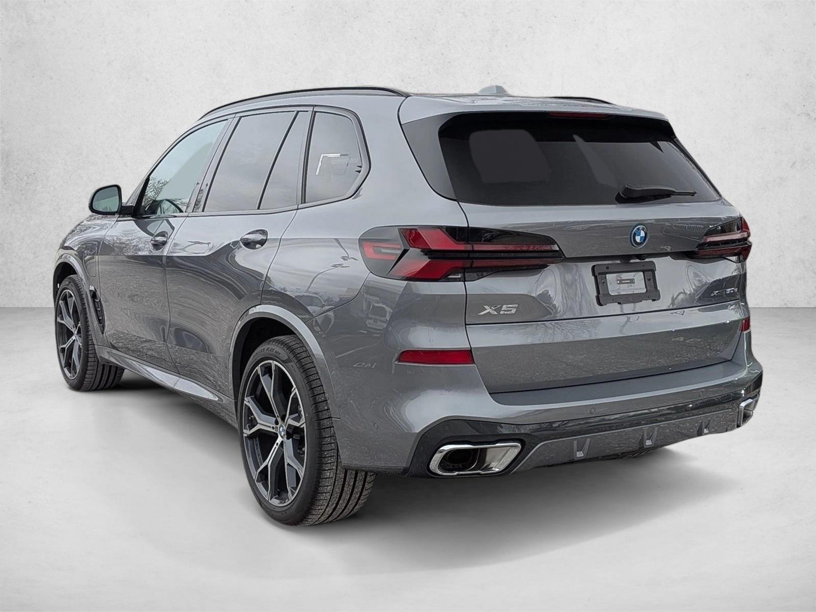 Used 2026 Skyscraper Grey Metallic BMW xDrive50e image 9