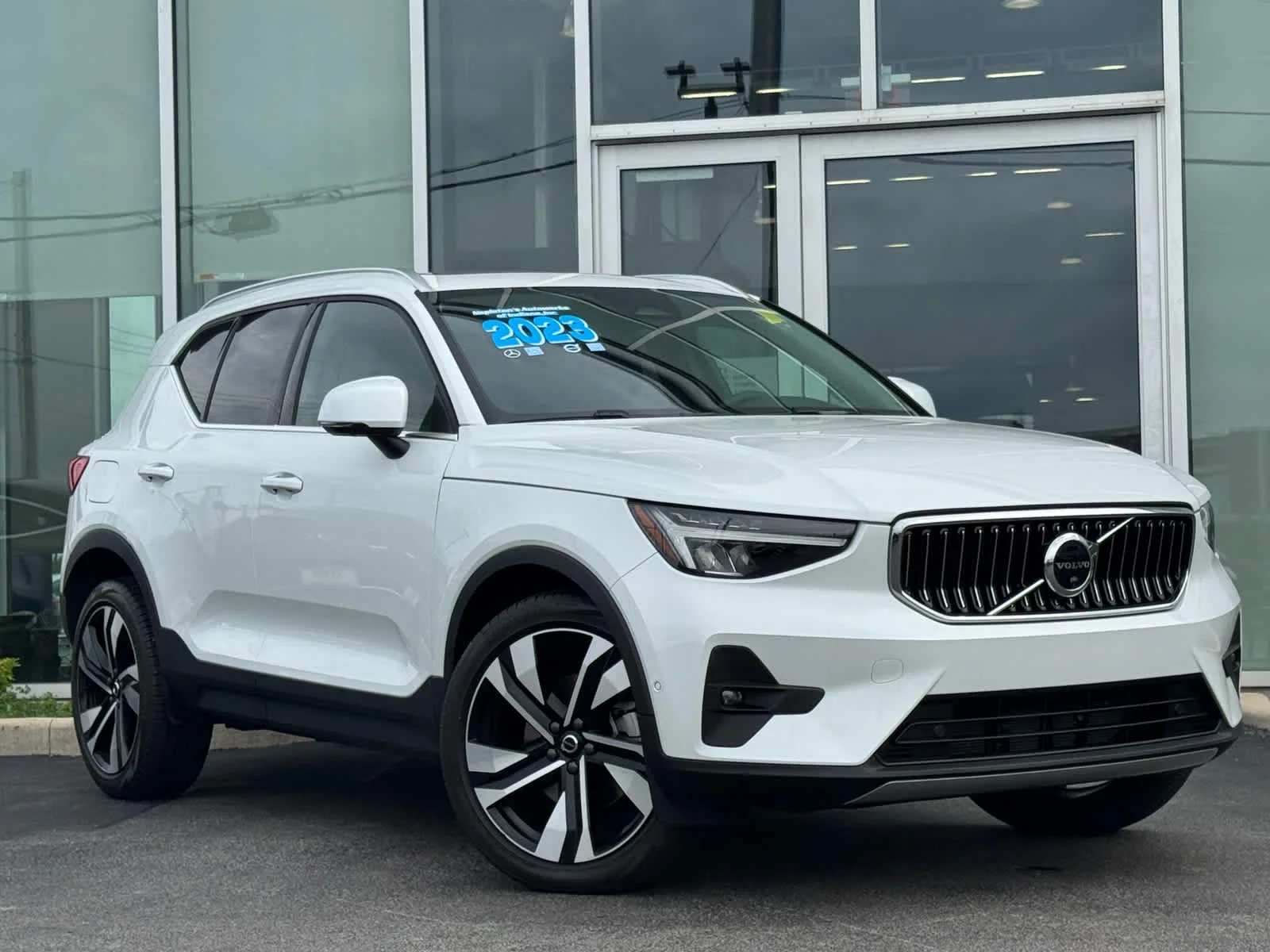 2023 Volvo XC40 B5 Plus Bright AWD's photo