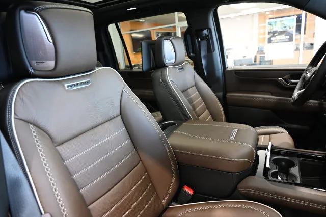 2026 GMC Yukon XL Denali Ultimate - Photo 10