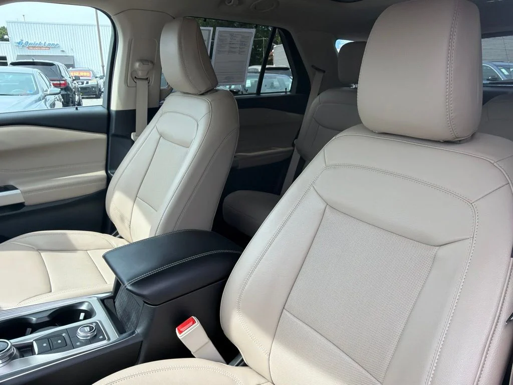 Used 2023 White Ford Limited image 17