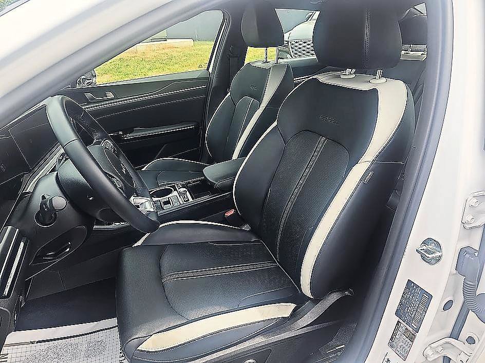 Used 2026 Snow White Pearl Kia GT-Line image 16