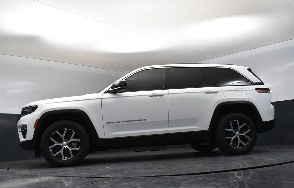 Certified Used 2024 White Jeep Limited image 31