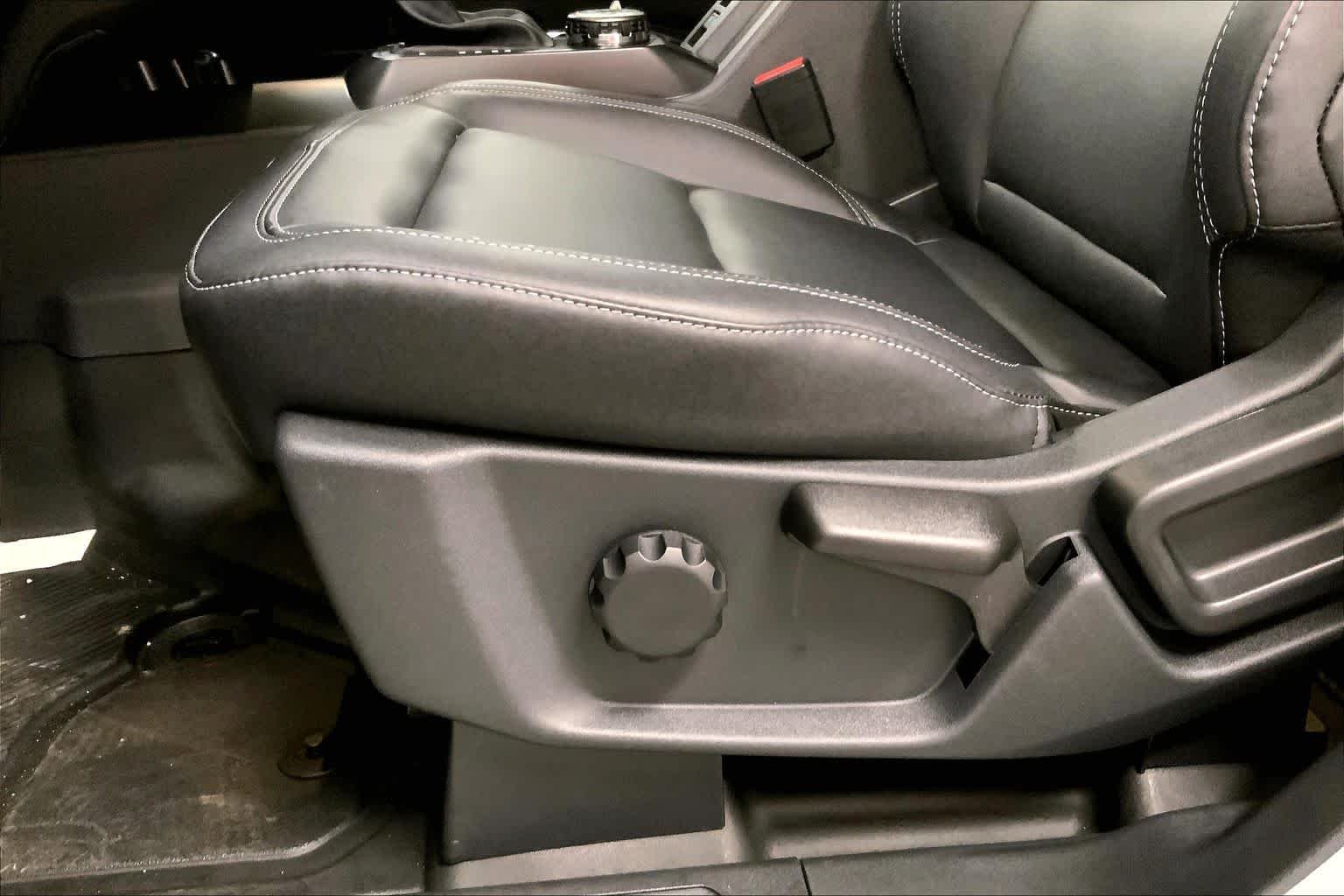 New 2026 Avalanche Gray Ford Badlands® image 19