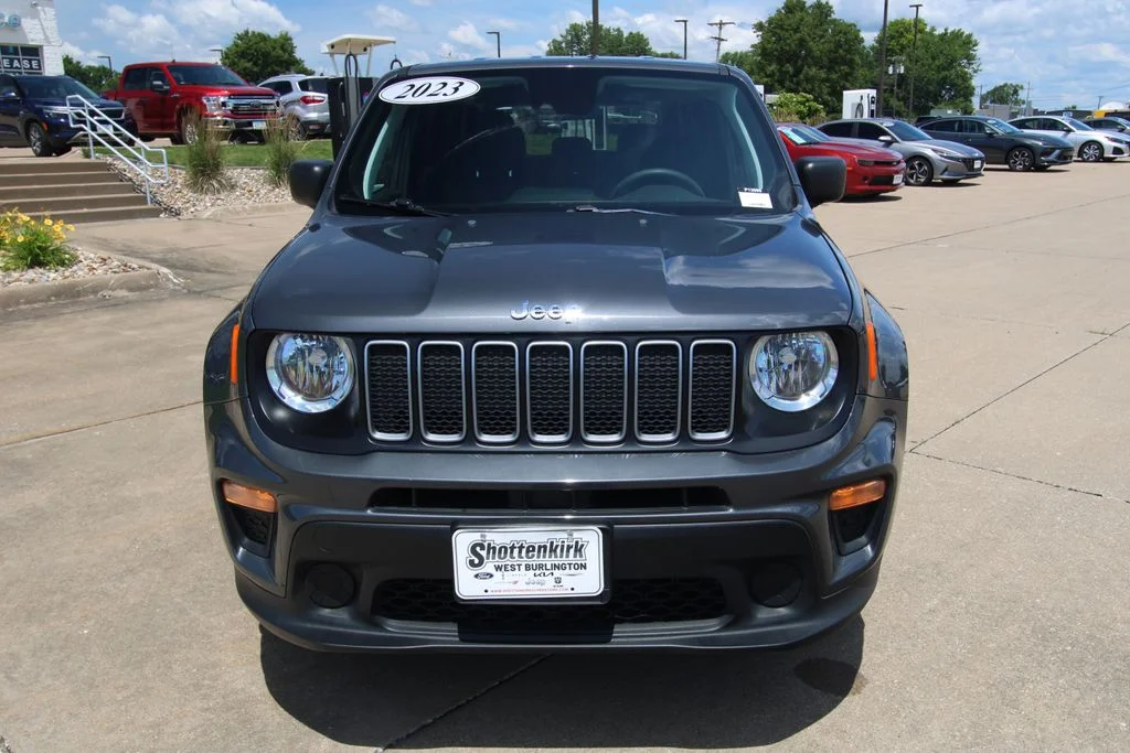 Used 2023 Gray Jeep Latitude image 2