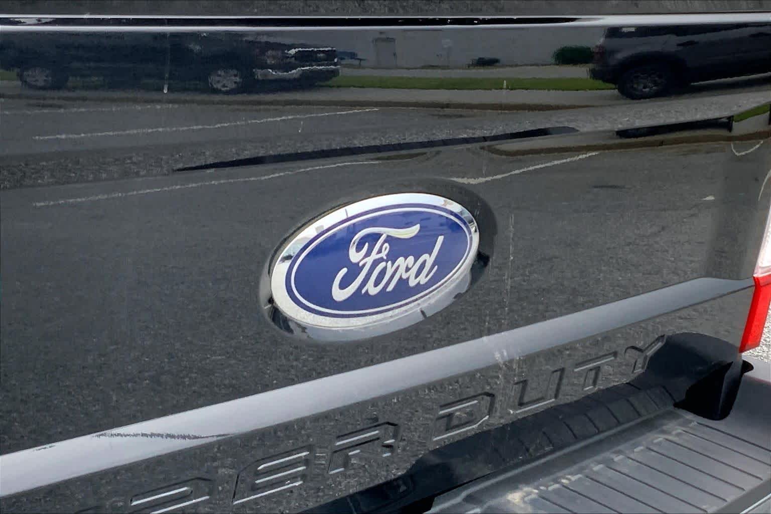 Used 2018 Shadow Black Ford LARIAT image 29