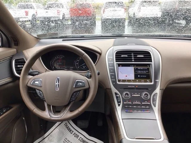 Used 2016 Platinum Dune Metallic Lincoln Reserve image 10