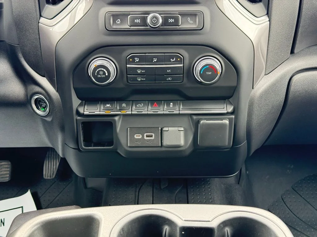 Used 2022  Chevrolet Custom image 29