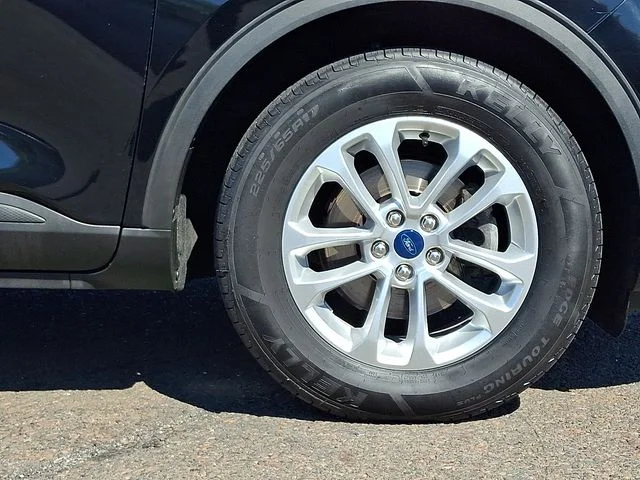 Certified Used 2022 Black Metallic Ford SE image 8