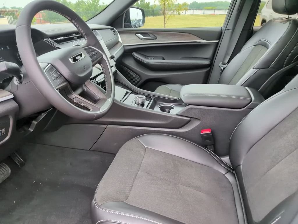 New 2026 Baltic Gray Metallic Clearcoat Jeep Laredo image 18