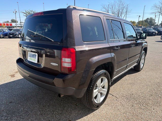 Used 2014 Rugged Brown Pearlcoat Jeep Latitude image 5