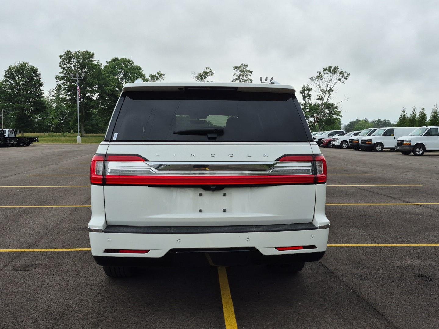 Used 2020 Pristine White Lincoln Reserve image 6