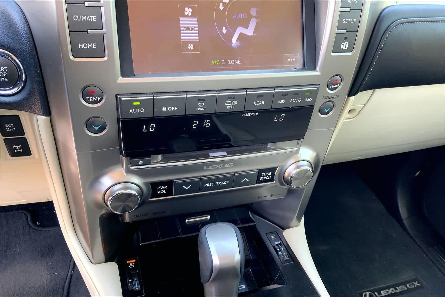 Used 2020 Nebula Gray Pearl Lexus Premium image 31
