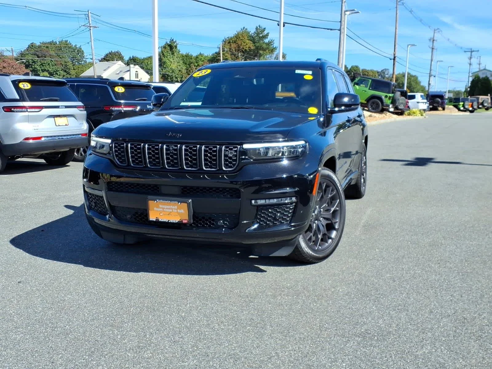 Certified Used 2023 Diamond Black Crystal Pearlcoat Jeep Summit Reserve image 2