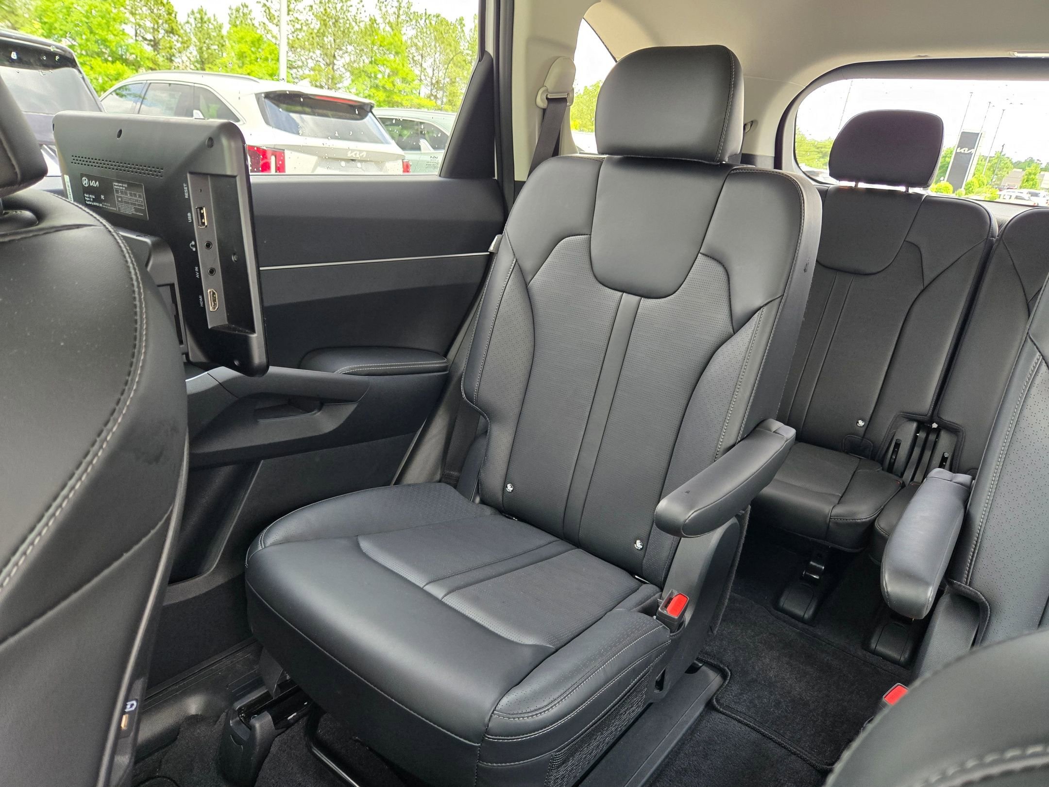Used 2025 Glacial White Pearl Kia EX image 12